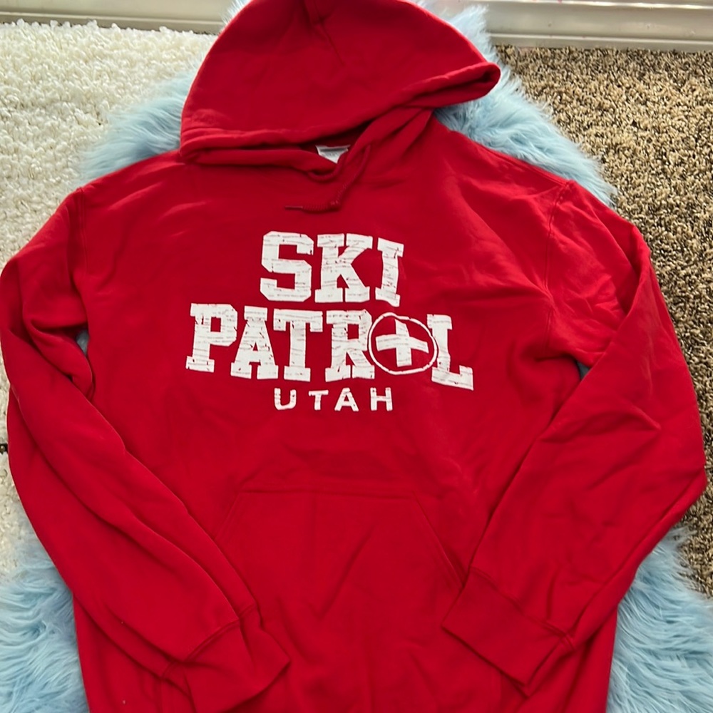 NWOT! Utah Airport Hoodie! Size small!